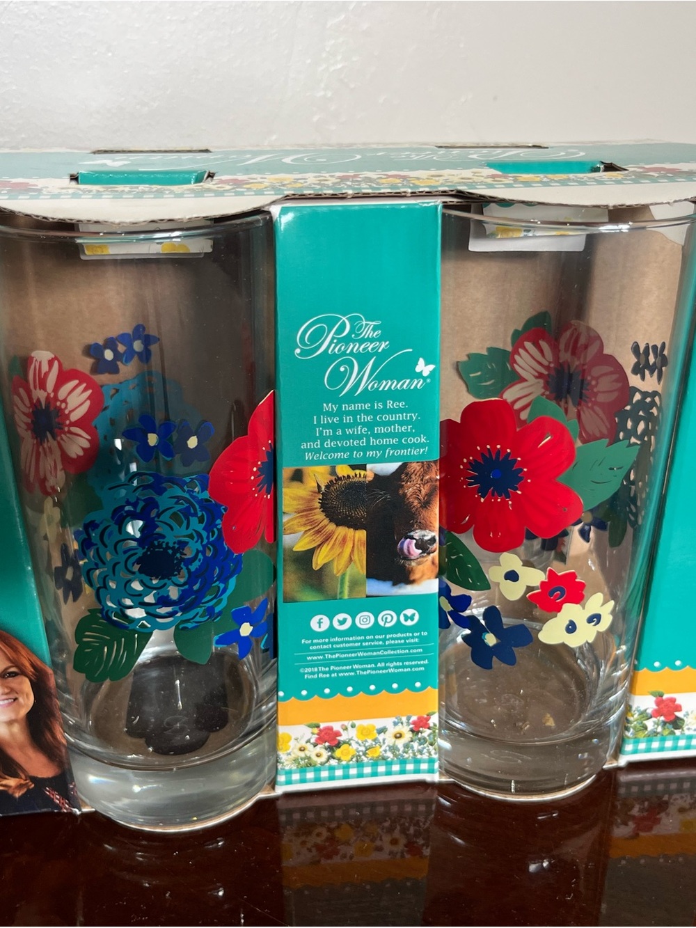 The Pioneer Woman Dazzling Dahlias Glass Tumbler Set in Red, Blue, Green, Cream